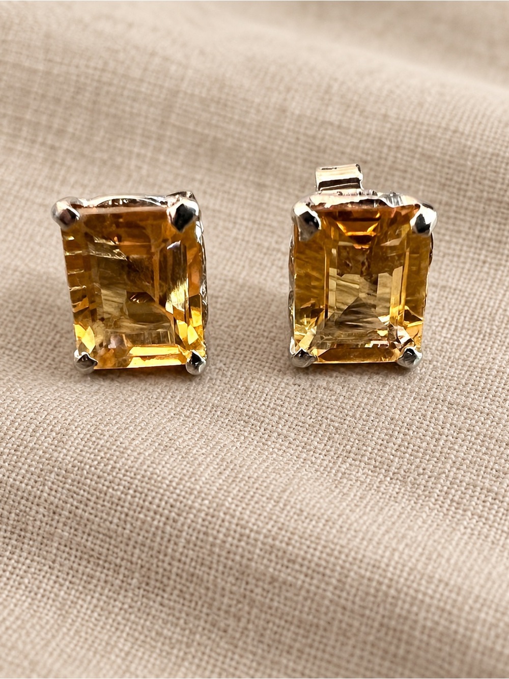 Faceted Golden Yellow Emerald Cut Silver Stud Earrings EUC 3/8” #724